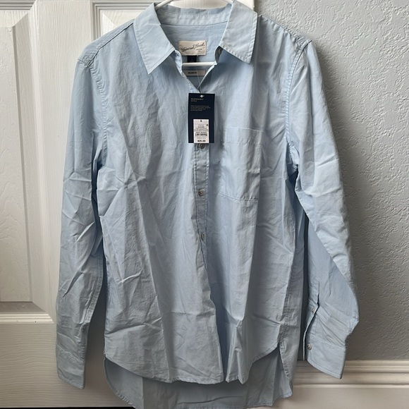 Universal Thread Relaxed Fit Blue Button Down Shirt - Picture 1 of 5